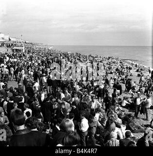 youth-mods-and-rockers-brighton-beach-fight-may-1964-a-moment-of