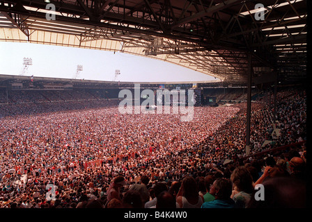 Crowds At The Live Aid Concert At Wembley 1985 Stock Photo - Alamy