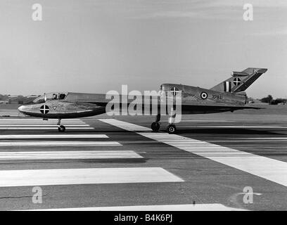 Aircraft Handley Page HP115 XP841 Sept 1962 experimental aircraft lines up for take off at the SBAC Farnborough Air Show 1962 LFEY003 Flight100 Stock Photo