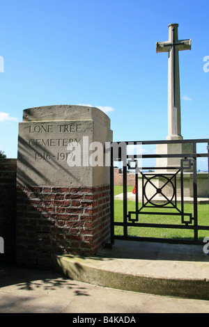 The entrance gate and Cross of Sacrifice in the Lone Tree Cemetery, Belgium. Stock Photo