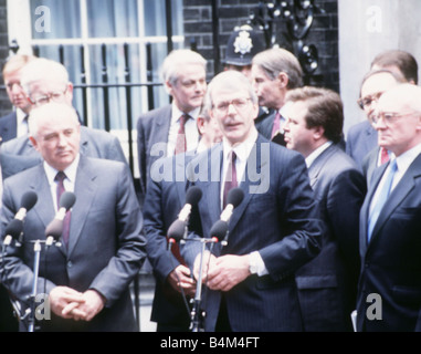 John Major MP Prime Minister stand with Russian Premier Mikhail Gorbachev outside No 10 Downing Street to give a statement to the press Stock Photo