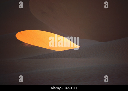 Algeria Timimoun Last sunrays on sand dunes Sahara Desert Stock Photo