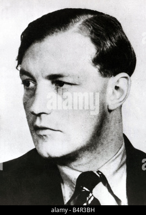 Neville Heath murderer June 1946 Hanged in 1947 for the murder of Mrs Margery Gardner Neville George Clevely Heath This is the photograph used on the police notice during investigations into the murder 1940s Stock Photo