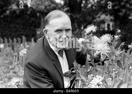 Albert Pierrepoint the last chief executioner who retired in 1956 relaxing in the garden of his Southport home Ex Hangman August 1974 Stock Photo