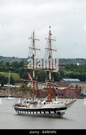 Tall Ships Race July 2005 Parade of Sail the Prince William sails through Hebburn Stock Photo