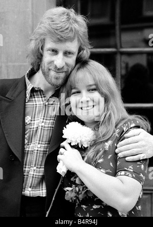 Folk Singer Sandy Denny marries Trevor Lucas of the Folk Group Fairport ...