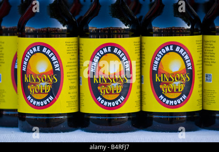 Bottles of KINSONS GOLD fine ale from Kingstone Brewery Monmouth on sale at Abergavenny Food Festival Stock Photo