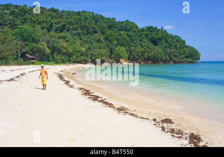 The beach on Pulau Mamutik Tunku Abdul Rahman National Park nr Kota Kinabalu Sabah Malaysia Stock Photo