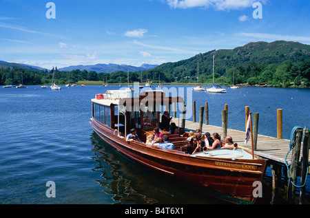 England, Cumbria, Lake District, Tour Boat on Lake Windermere at Ambleside Stock Photo