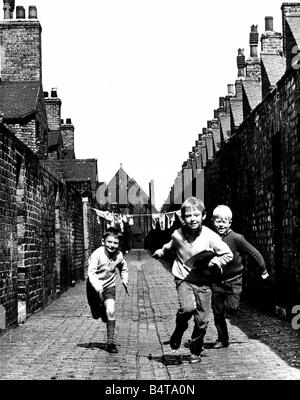 Children playing in the Scotswood area of Newcastle Slum clearance ...