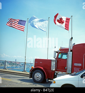 Traffic crossing Fort Erie, Ontario Canada to Buffalo New York, USA & American Canadian flags on the Peace Bridge   KATHY DEWITT Stock Photo