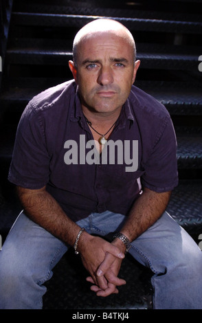 The Bill Actor Bruce Byron September 2004 In London Sitting on steps Mirrorpix Stock Photo