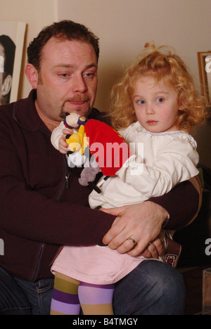 Actor John Thomson ACTOR JOHN THOMSON PICTURED WITH HIS WIFE SAMANTHA AND THEIR 3 YEAR OLD DAUGHTER OLIVIA Stock Photo