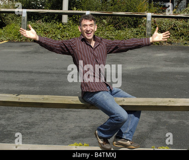 Emmerdale actor Tony Audenshaw shows off his trim figure after his ...