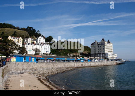 view towards the pier along the parade north shore llandudno conway clwyd north wales uk Stock Photo