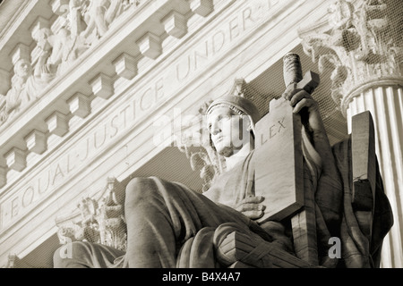'Authority of Law' statue at the entrance of the United States Supreme Court. 1 1st St Ne, Washington, D.C., US, USA. Stock Photo