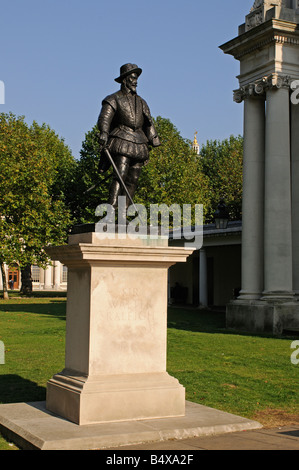 Statue of Sir Walter Raleigh in front of Greenwich Gateway Visitor Centre Greenwich London Stock Photo