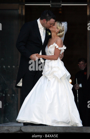 Jasper Carrot s daughter Lucy Davis gets married at St Pauls Cathedral London Guests and Showbiz friends arrived on five red London buses 9th December 2006 Stock Photo