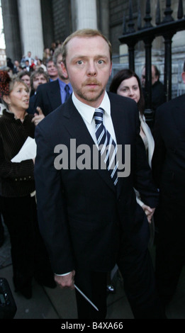 Jasper Carrot s daughter Lucy Davis gets married at St Pauls Cathedral London Guests and Showbiz friends arrived on five red London buses Comic star Simon Pegg at the wedding 9th December 2006 Stock Photo