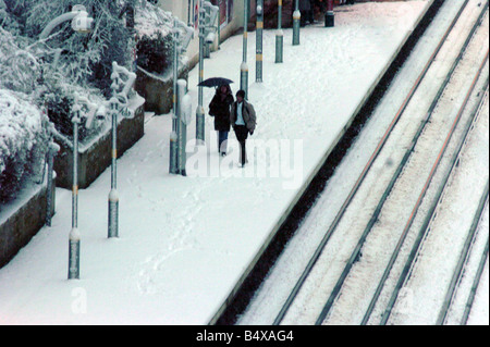 Chigwell train station in Essex during the snow storms. February 2007 Stock Photo