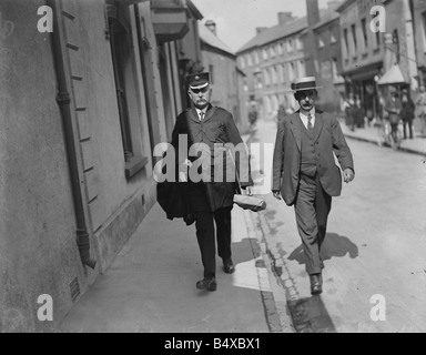 Superintendent Jones who was in charge of the case that led to Mr Harold Greenwood being charged with the murder of his wife Mabel. Our picture shows the Superintendent on his way to the Inquest Circa June 1920 Stock Photo