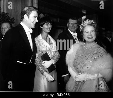 Queen Mother attends the film Premier of Lord Jim at the Odeon Leicester Square where she met Peter O Toole Daliah Lavi and Jack Hawkins Stock Photo