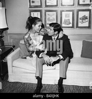 Film On Her Majesty s Secret Service 1968 George Lazenby as James Bond 007 with Diana Rigg Stock Photo