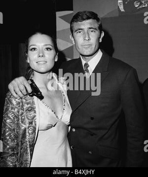 Film On Her Majesty s Secret Service 1968 George Lazenby as James Bond 007 with Diana Rigg Stock Photo