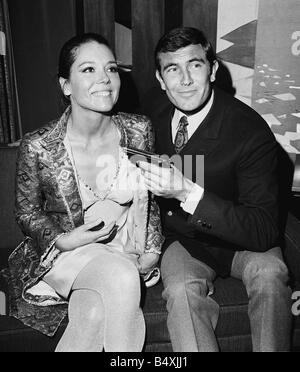 Film On Her Majesty s Secret Service 1968 George Lazenby as James Bond 007 with Diana Rigg Stock Photo