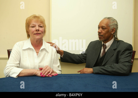 mother of murdered mary anne leneghan susan harris with the father tony thomas of adrian thomas May 2006 May 2006 Stock Photo