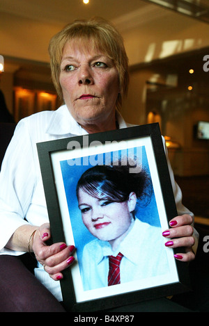 mother of murdered mary anne leneghan susan harris with the father tony thomas of adrian thomas May 2006 May 2006 Stock Photo