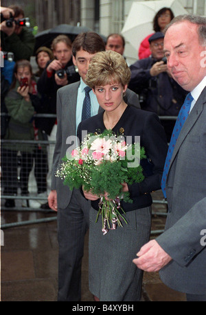 Princess Diana at Parkinsons Disease society April 1992 Princess Diana returned to her first engagement since her father Earl Spencer funeral She opened the new headquarters of Parkinsons Disease society in London Stock Photo