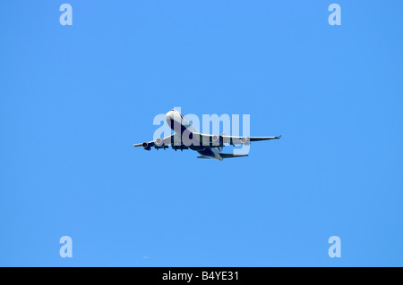 Underside of a Boeing 747 aircraft Stock Photo - Alamy