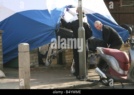 Murder scene photos where Pregnant woman Krystal Hart, 22, was shot dead in the hallway of her flat shortly after 11 a.m. in Belleville Road, Battersea, South London on Friday.;6th April 2007 Stock Photo