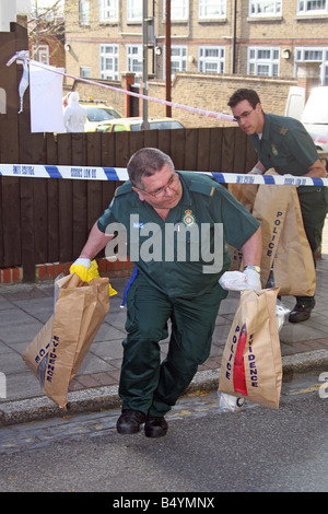 Murder scene photos where Pregnant woman Krystal Hart, 22, was shot dead in the hallway of her flat shortly after 11 a.m. in Belleville Road, Battersea, South London on Friday.;6th April 2007 Stock Photo