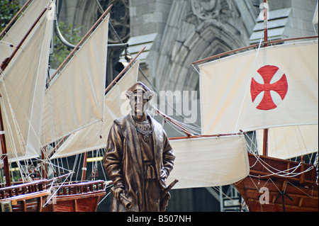 Float carrying statue of Columbus and replicas of his ships passing St Patrick s Cathedral 2008 Columbus Day Parade, New York Stock Photo