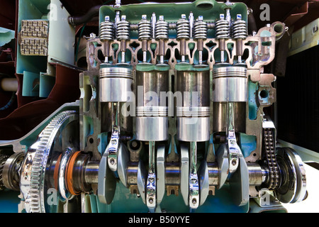 Cut away 4 cylinder internal combustion engine Stock Photo - Alamy