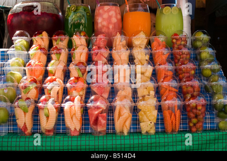https://l450v.alamy.com/450v/b514d4/pots-of-fruits-are-neatly-lined-up-for-sale-at-a-market-stall-in-bangkok-b514d4.jpg