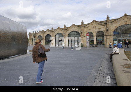 The water feature public area outside Sheffield Railway Station Sheffield South Yorkshire Stock Photo