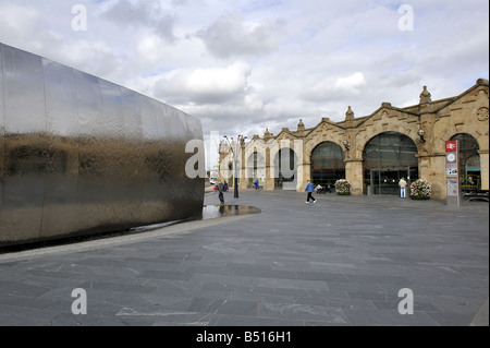 The water feature public area outside Sheffield Railway Station Sheffield South Yorkshire Stock Photo