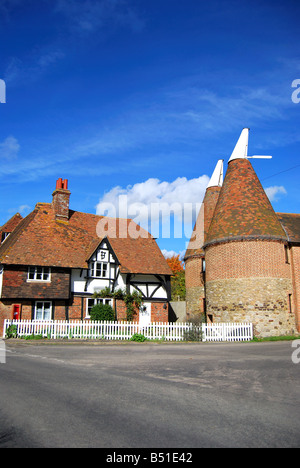 Oast houses by cottage, Heaverham, Kent, England, United Kingdom Stock Photo