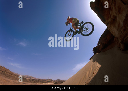 Hans Rey Cairo Pyramids Giza Egypt extreme mountain bike adventure trials freeride Stock Photo