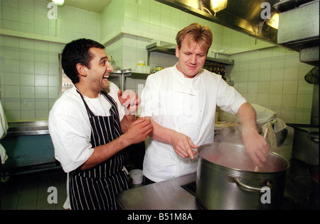 Chef Gordon Ramsay and David Dempsey October 1999 David will play a part in Gordon s Glasgow operation when it opens Stock Photo