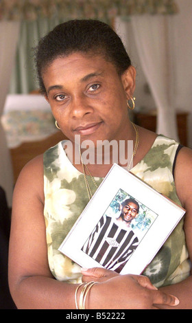Doreen Lawrence July 1999 with a photograph of her murdered son Stephen Lawrence Stock Photo