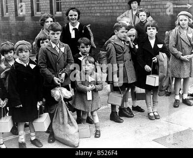 World War Two Evacuation of children Tyneside children being Stock ...