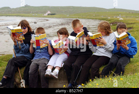 Children Reading Copies of Harry Potter Book, Order Of The Phoenix, delivered to them on the Island of Tiree, from Borders Book Shop in Glasgow. Stock Photo