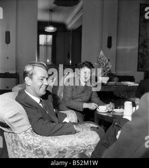 Film actor Alan Ladd and wife Sue and family. September 1952 C4483-002 ...