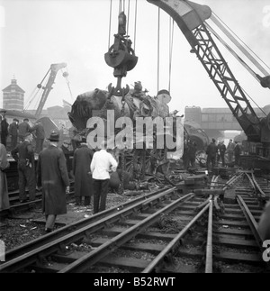 Harrow and Wealdstone Train Crash. Wreckage and bodies are cleared away following the triple train crash at Harrow in North London.October 1952 ;C4953-001 Stock Photo