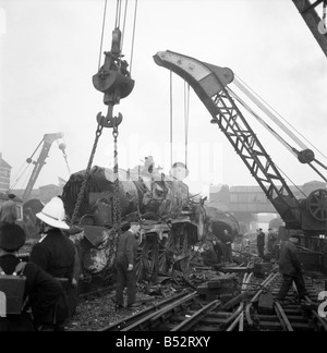 Harrow and Wealdstone Train Crash. Wreckage and bodies are cleared away following the triple train crash at Harrow in North London.October 1952 C4953 Stock Photo