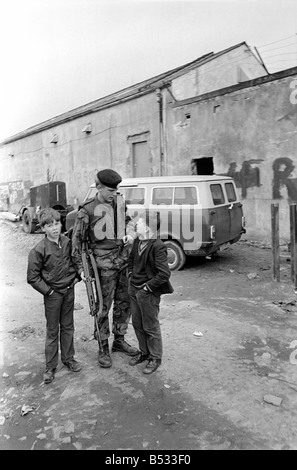 Northern Ireland June 1972. Children and soldiers play at the army base on the Foyle Road. The army were in the process of abandoning the camp. June 1972 72-7009-002 Stock Photo